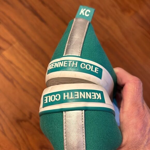 Kenneth Cole Size 9.5 Green Sneakers.  NWOT never worn - Picture 4 of 8